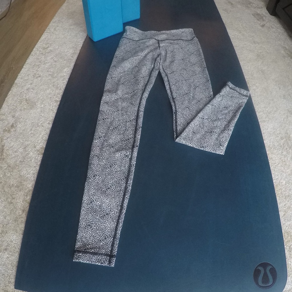 Lululemon: Black and White Floral Leggings